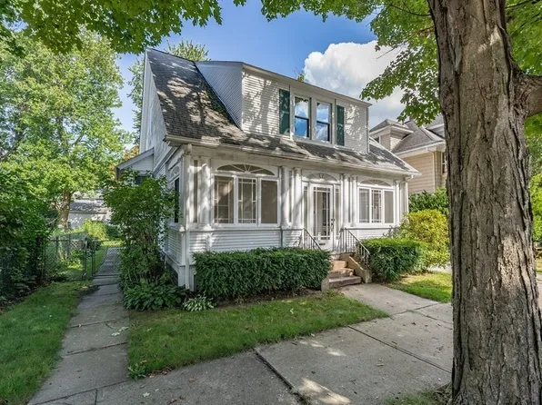 73 Sunapee St, Springfield, MA 01108