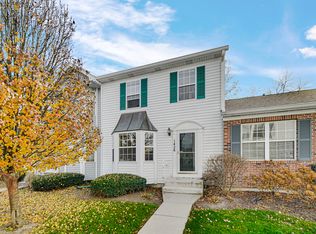 1428 Charleston Ct, Geneva, IL 60134