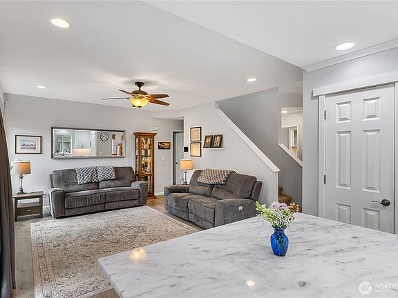 3rd image of 6805 58th Drive NE