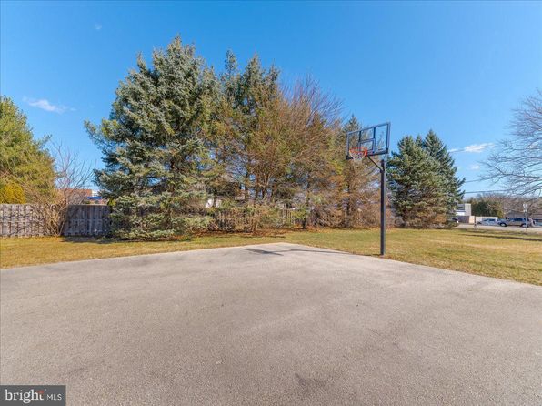 103 Hickory Ct, Lansdale, PA 19446