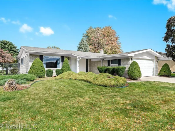 22142 Reinhardt St, Woodhaven, MI 48183