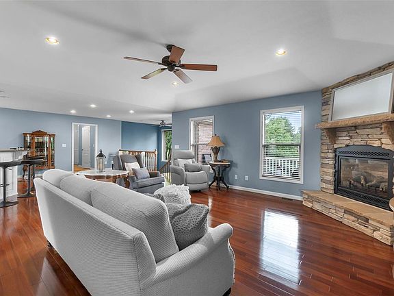 4th image of 1226 Chamberlain Dr