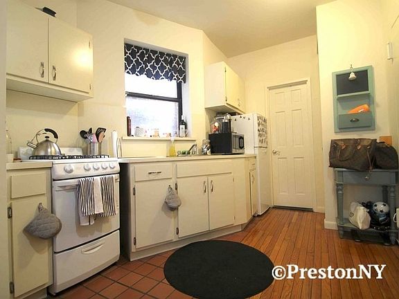 4th image of 245 E 77th St APT 4RE