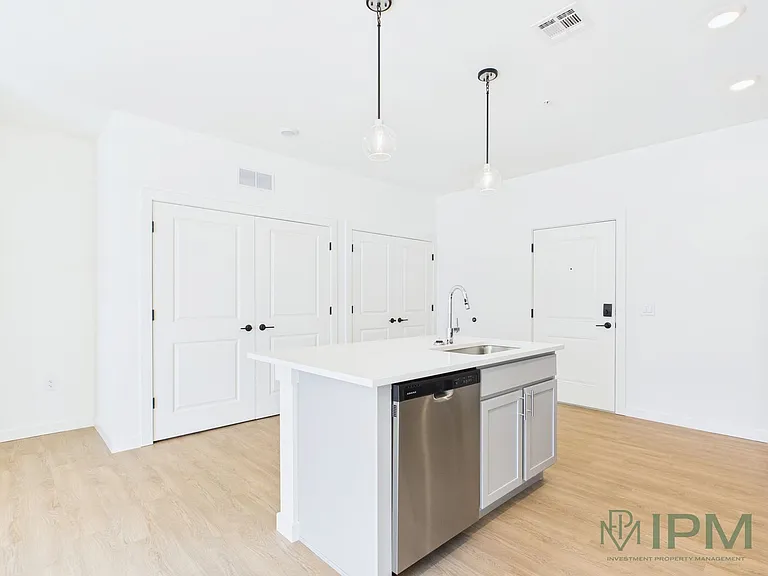 98 Penn Place — Photo 62