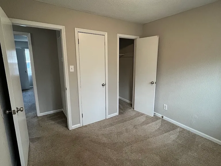 425 Homestead St #D — Photo 10