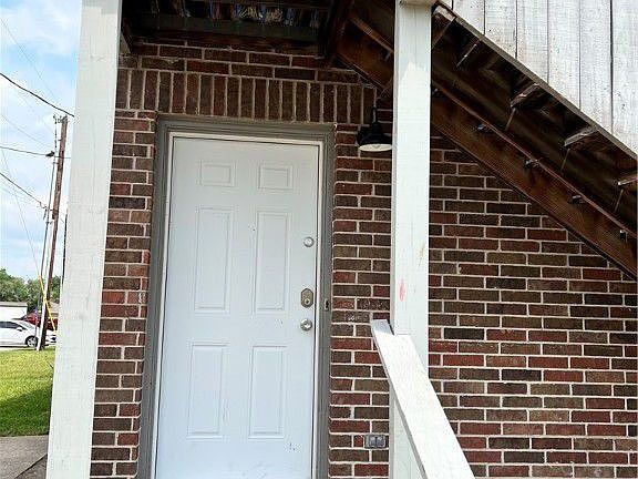 2nd image of 803 Autumn Cir APT A