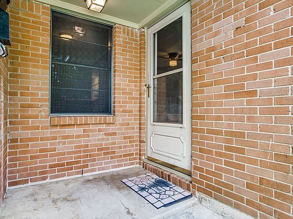 4th image of 1207 Glenmore Dr