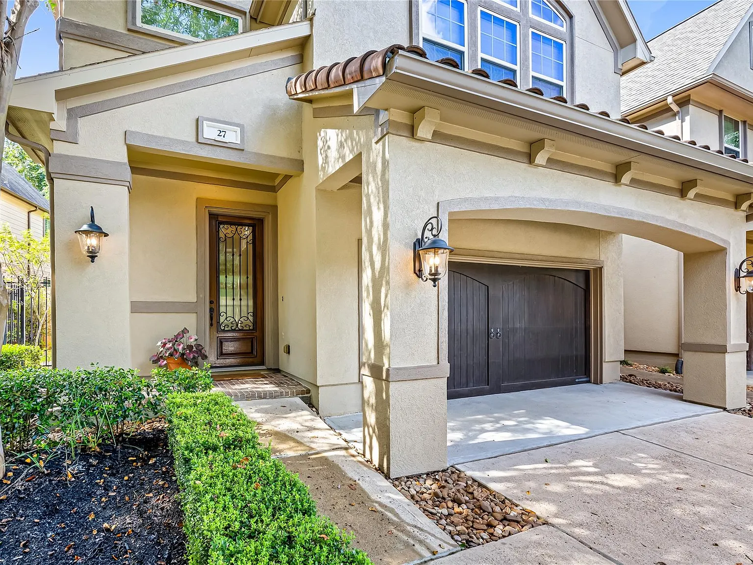 3 bed, 2.5 bath, 2043 sqft, $3,200 — Photo 3