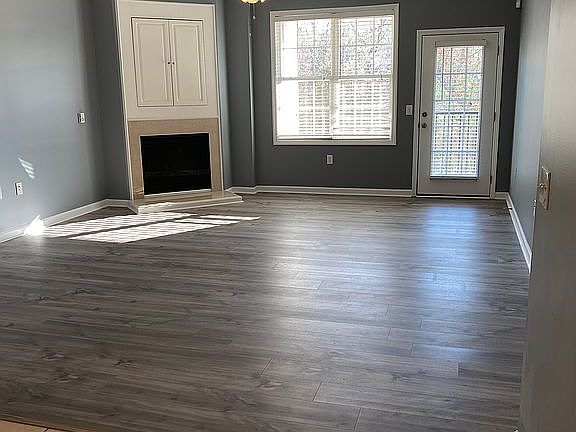 Living Area 15’ x 16’