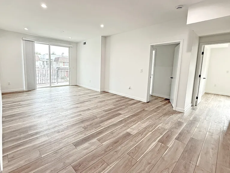 10934 Peach Grove St #201 — Photo 31