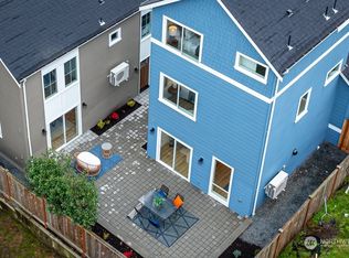 7032 Cleopatra Pl NW, Seattle, WA 98102