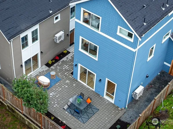 7032 Cleopatra Place NW, Seattle, WA 98117