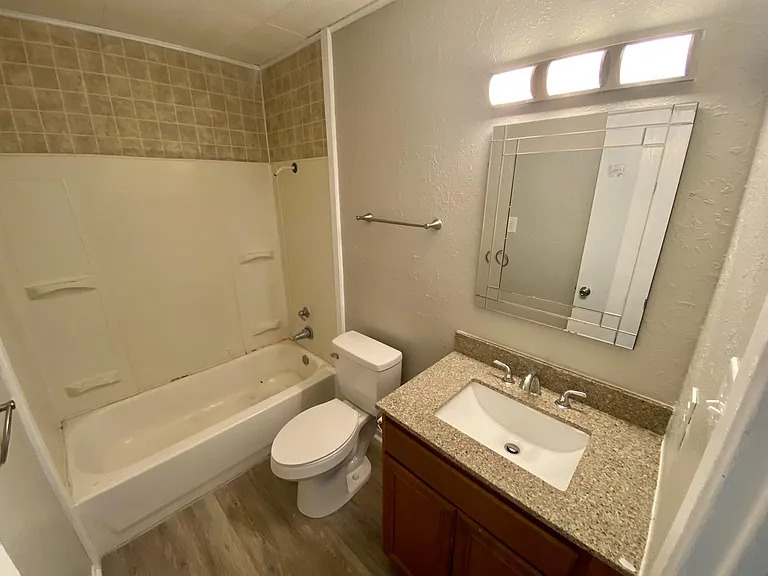 2413 Valley Forge Ave #D — Photo 7