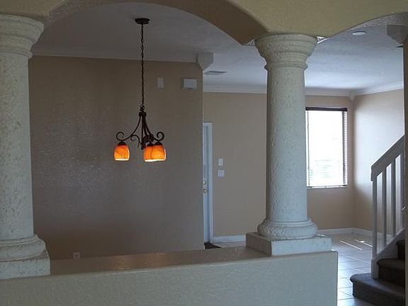 4th image of 1042 SE 25th Ave