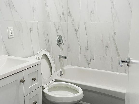4th image of 580 E 165th St #2