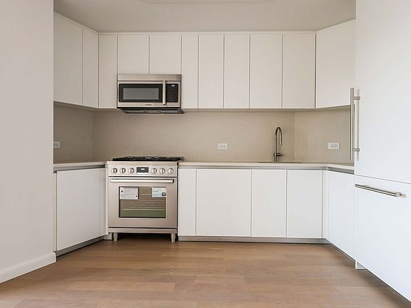 3rd image of 1 Union Sq S APT 11K
