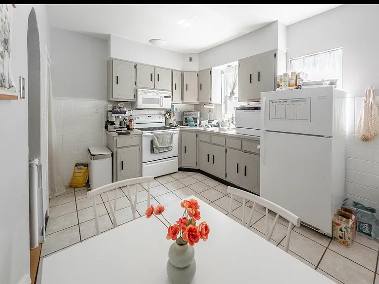 222 E Henry St #1 — Photo 9