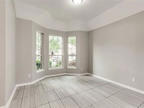 5th image of 10236 Ashburn Dr
