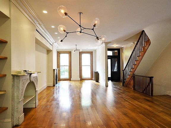 3rd image of 25 Willow Pl APT 1