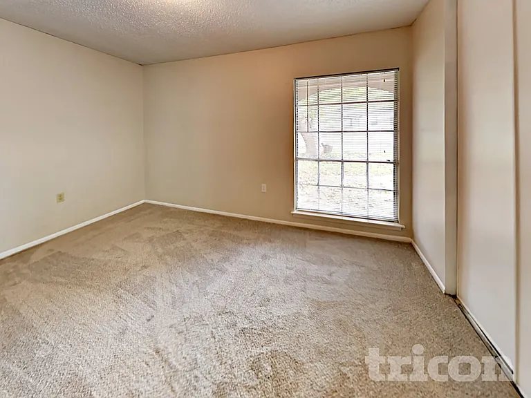 5815 Brambletree St — Photo 10