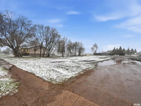 743 7th Street E, Prince Albert, SK S6V 0S9