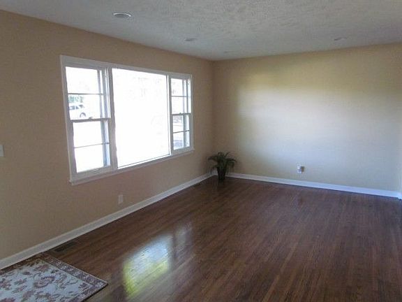 3rd image of 7517 Hascall St