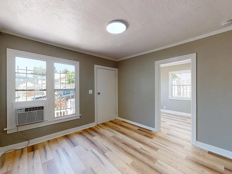 1532 Scott Ave — Photo 14