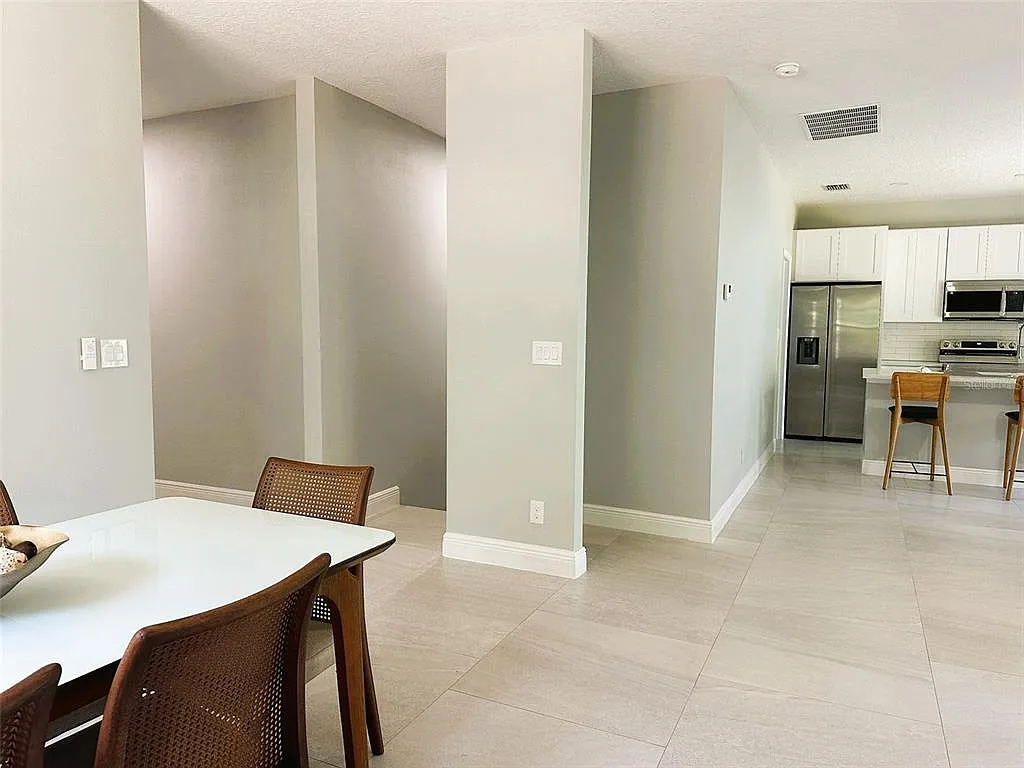 4 bed, 4.0 bath, 2824 sqft, $3,200 — Photo 4