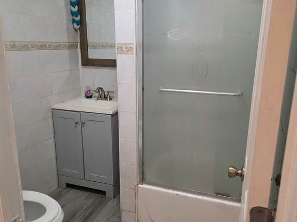 1st image of 1033 E 213th St Floor 1