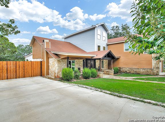 2nd image of 28019 Bonn Mountain St