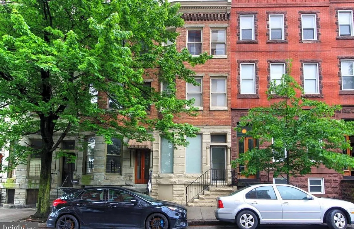 215 E Preston St — Photo 2