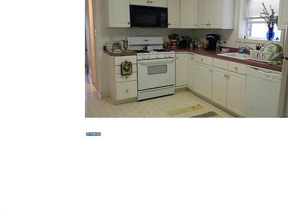 3rd image of 1905 Howland St