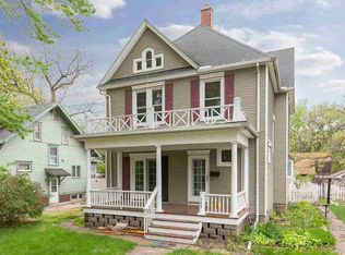 709 3rd St #A, Moline, IL 61265