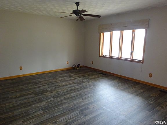 3rd image of 302 E Lincoln St