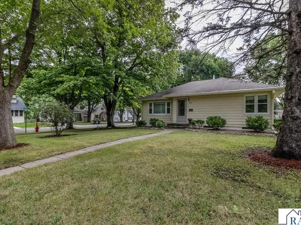 703 Carney Ave, Mankato, MN 56001