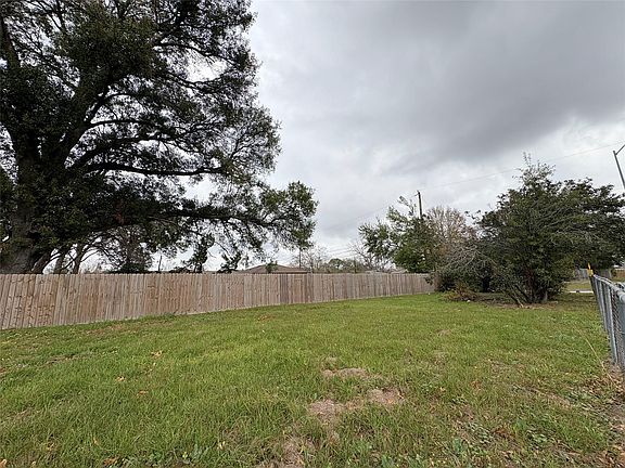 2nd image of Hanfro Ln