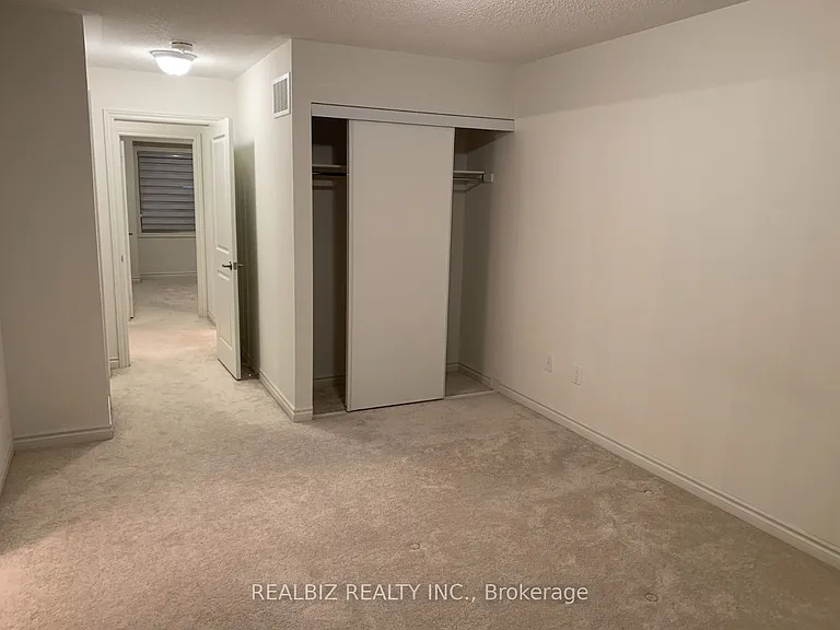 50 Edinburgh Dr #19 — Photo 17