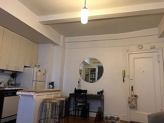 4th image of 157 E 72nd St APT 15E