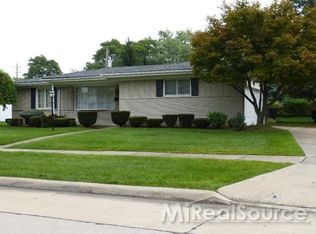 32880 Northampton Dr, Warren, MI 48093