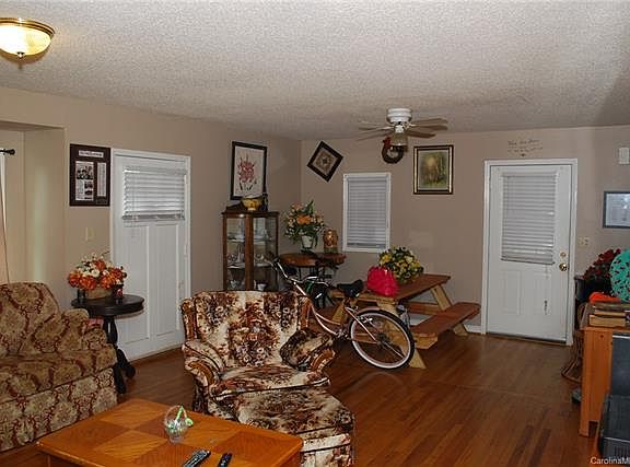 3rd image of 305 W Bell St