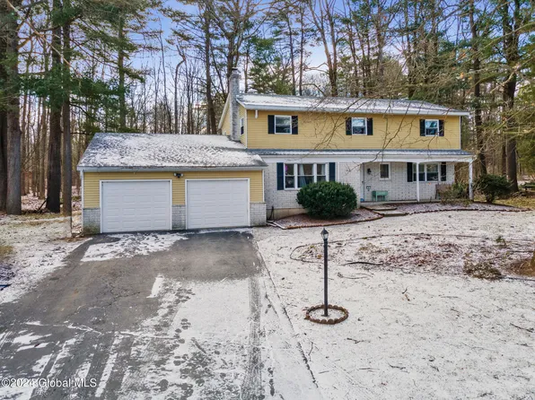 8 Cypress Pt, Clifton Park, NY 12065