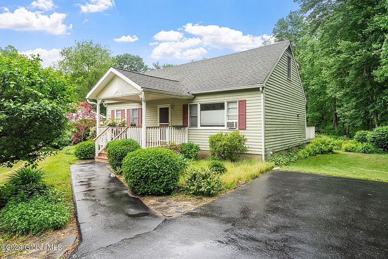 3rd image of 1685 Julianne Drive