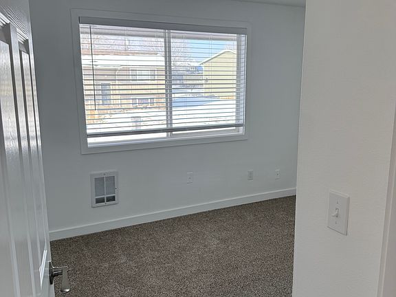 5th image of 2706 N Whipple Ct #2706