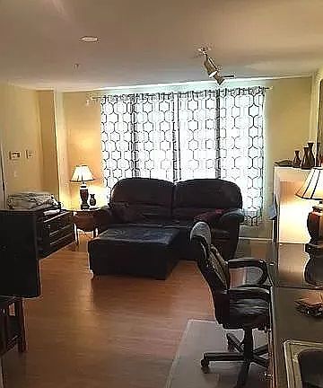 2nd image of 1327 N Halsted St APT 1N
