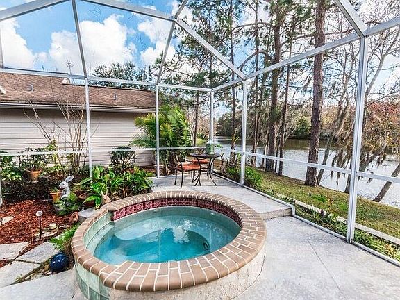 4th image of 1422 Woodstream Dr