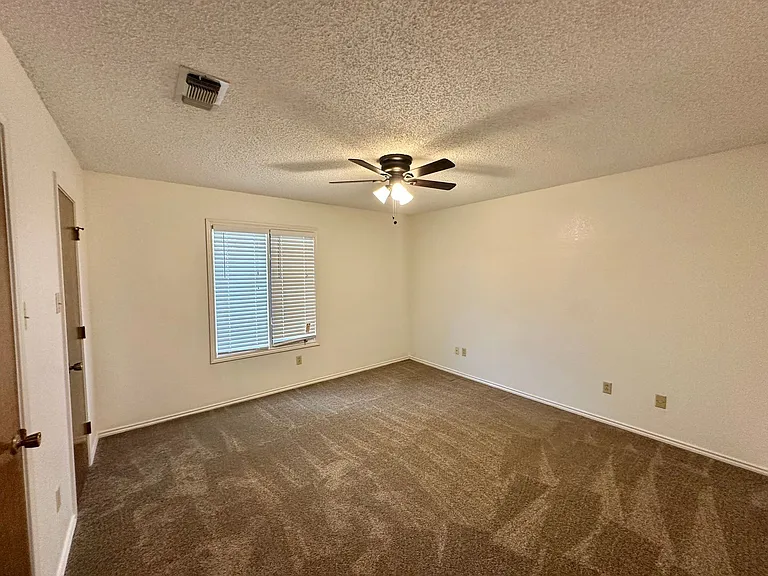 510 N Gardner Ave — Photo 12