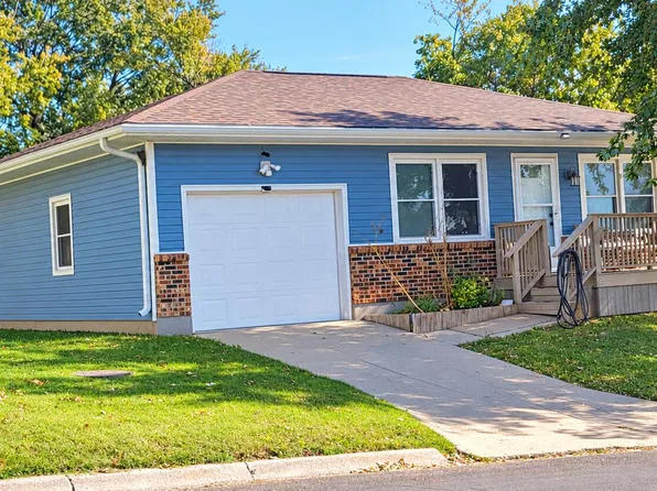 1260 S Miami Ave, Marshall, MO 65340