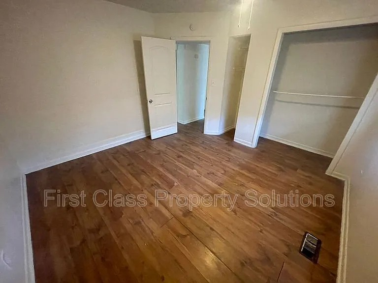 1731 NW 32nd St #15 — Photo 9