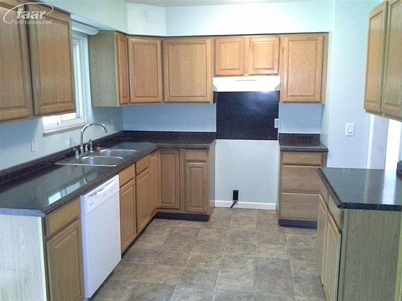 3rd image of 1243 Arrowhead Dr
