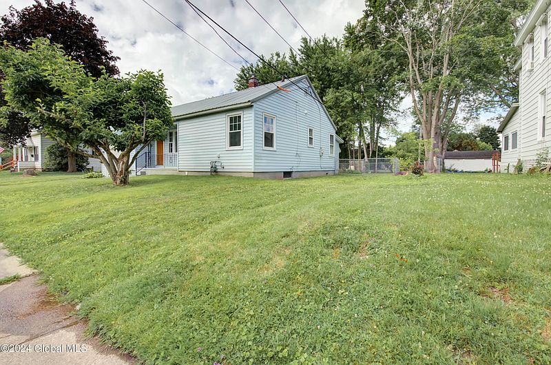 4th image of 97 East Boulevard